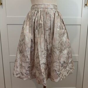 Alice & Olivia metallic champagne floral motif over the knee skirt
